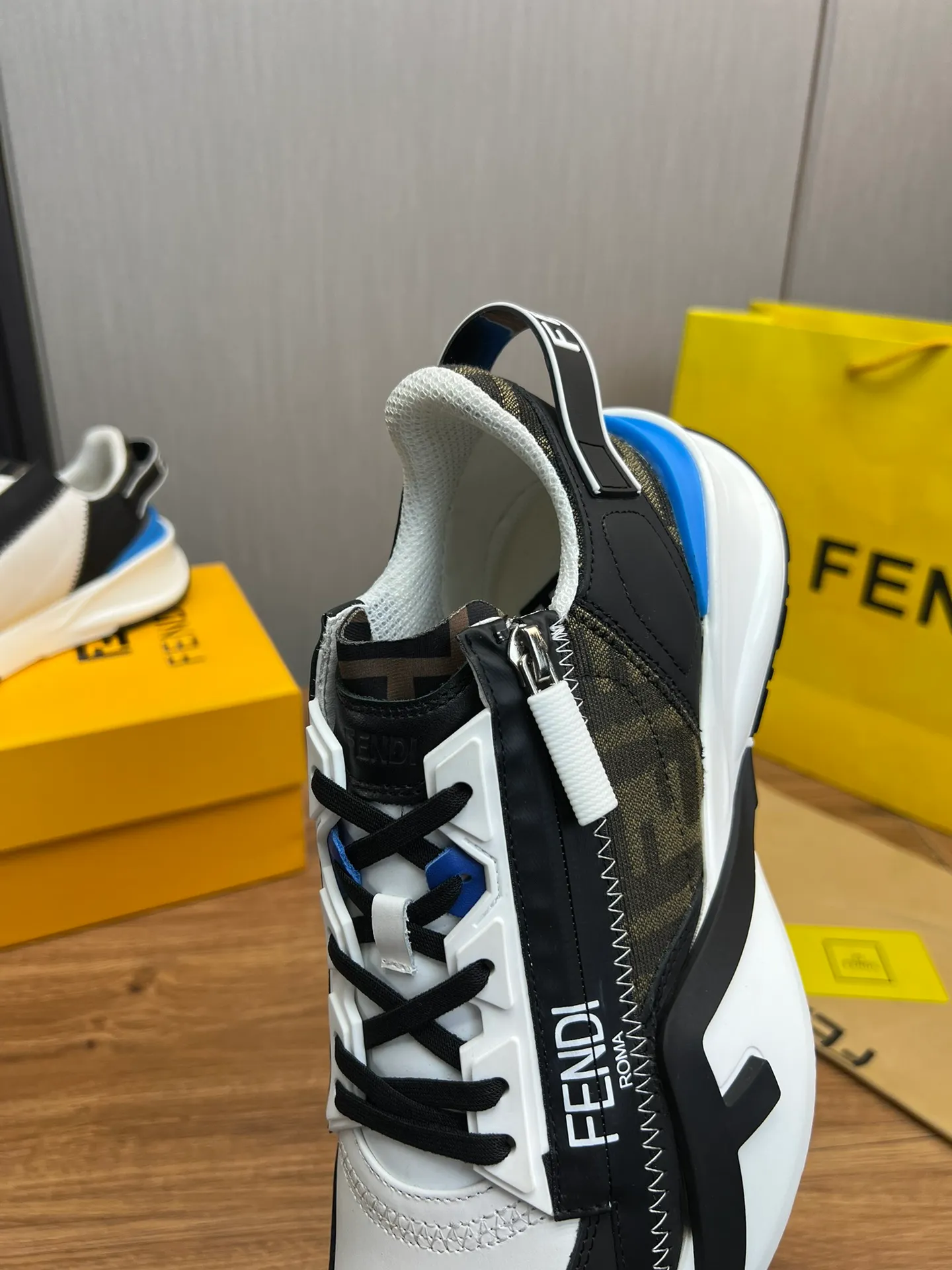 Men's men's shoes💰520💰 Fendi [Fendi] hot style is on the market🔥Fashionable casual men's shoes🔱Made of original brand fly knit fabric. Original cowhide + breathable mesh lining + sheepskin feet. Perfect shape and top quality, you deserve it🔜Original rubber outsole, ultra-light, non-slip and wear-resistant👣 Standard size 38-44